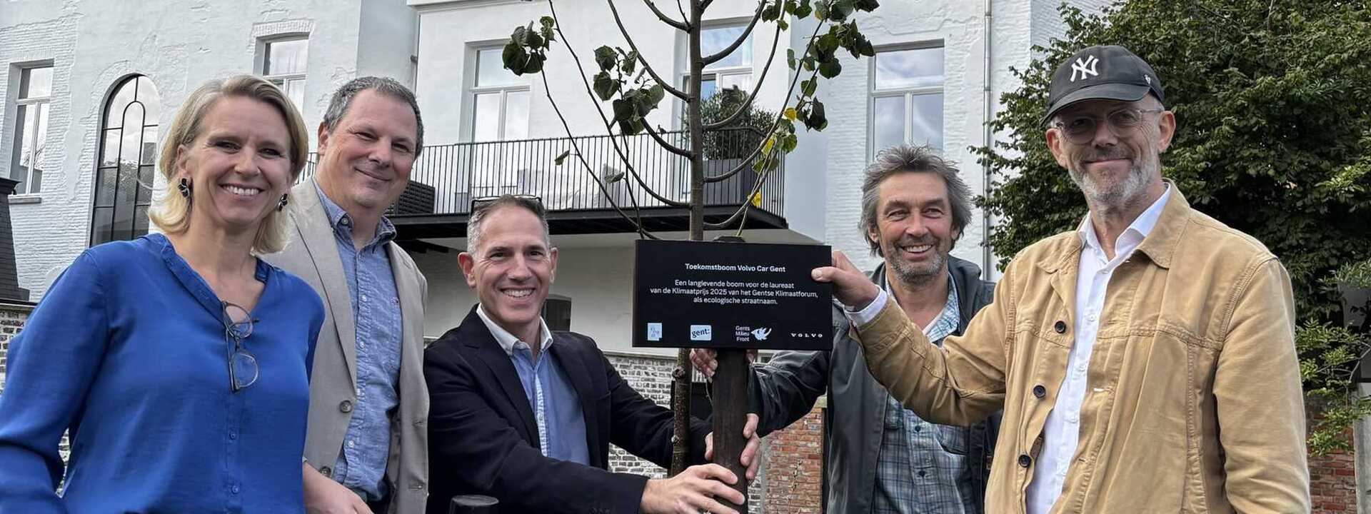 Toekomstboom in Gentse Rabotwijk geplant als symbool voor duurzaamheidsinspanningen
